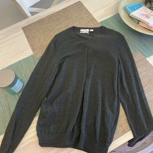 Men’s dark gray crew neck sweater